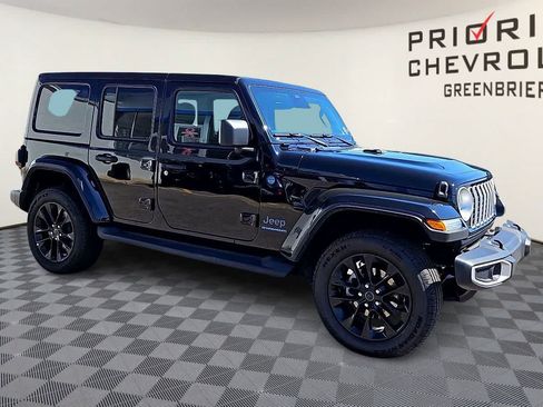 Used 2025 Jeep Wrangler Unlimited Sahara AWD/4WD image 2