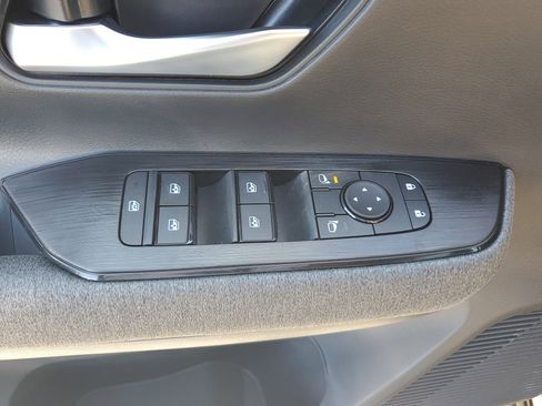 New 2026 Nissan Kicks SV image 12