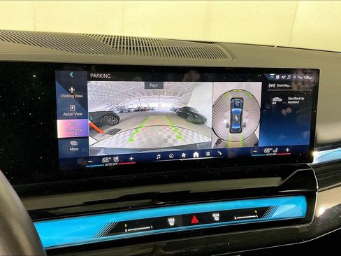 Certified 2025 BMW 550e xDrive w/ Premium Package image 21