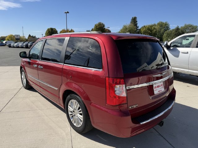 Used 2014 Chrysler Town & Country Touring-L FWD image 5
