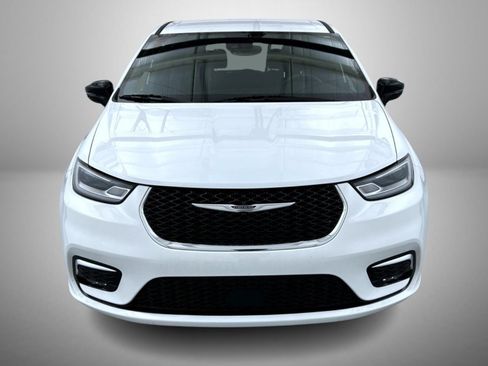 Used 2025 Chrysler Pacifica Select FWD image 2