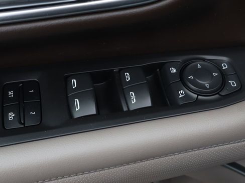 Used 2021 GMC Yukon XL SLT w/ SLT Premium Package image 17