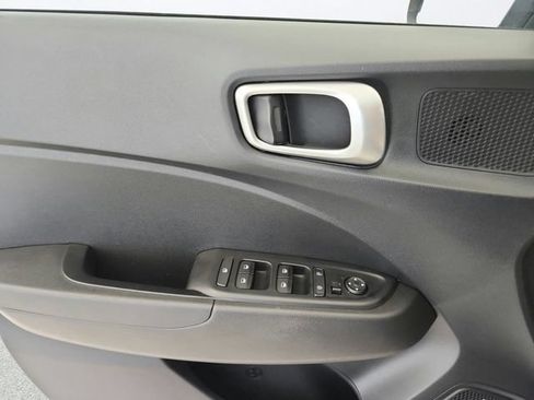 Used 2025 Hyundai Venue SEL FWD image 20