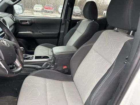 Used 2023 Toyota Tacoma TRD Off-Road image 3