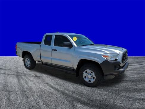 Used 2018 Toyota Tacoma SR RWD image 2