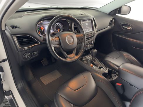 Used 2019 Jeep Cherokee Trailhawk image 4