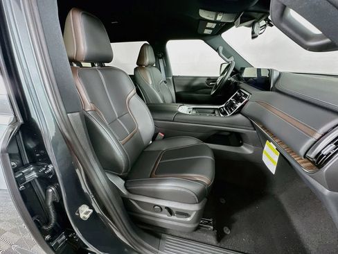 New 2026 Nissan Armada SL w/ Captain's Chari Seat Package AWD/4WD image 37
