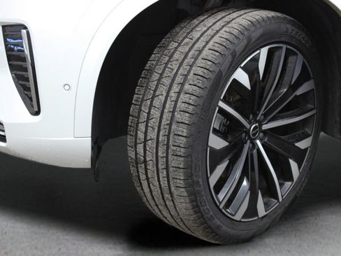 Used 2025 Volvo XC90 B5 Ultra AWD/4WD image 50