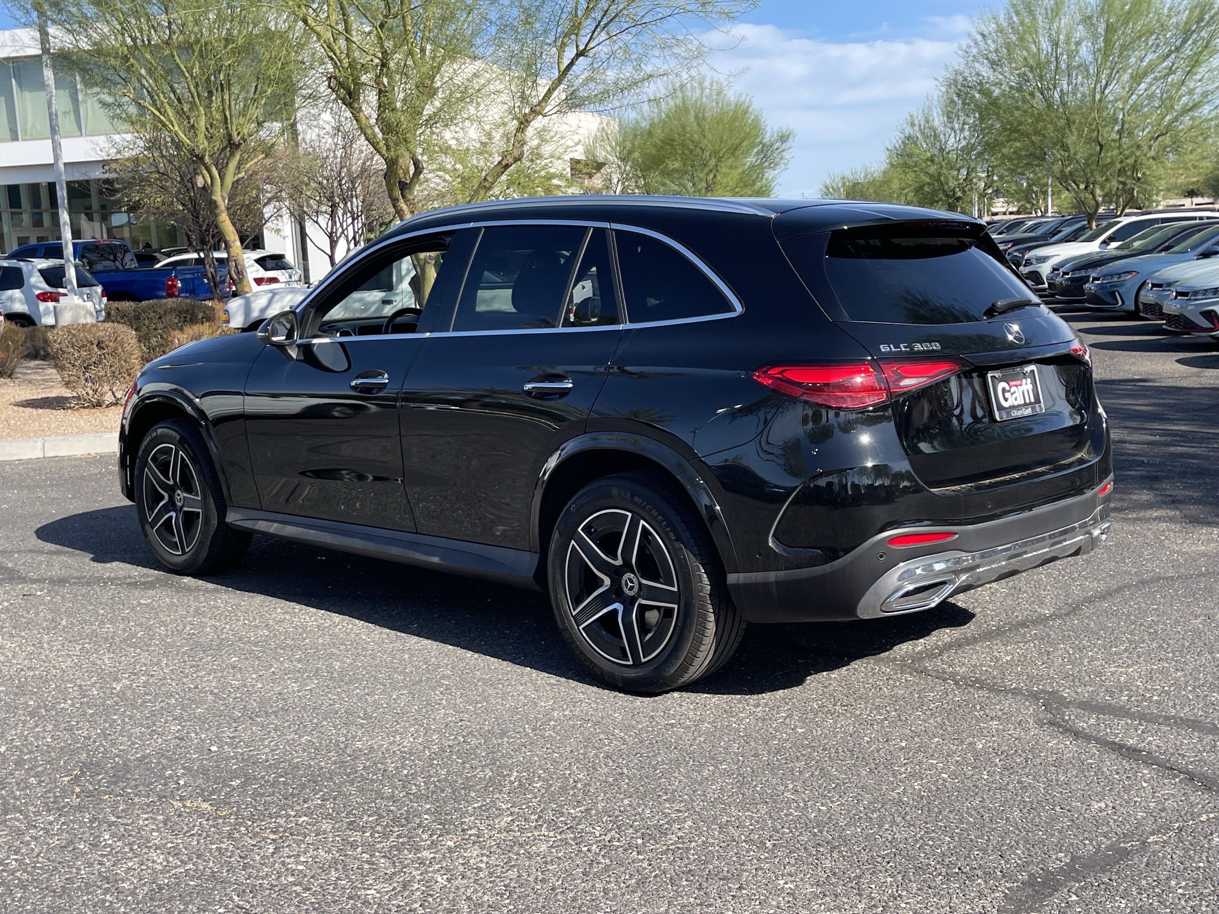 Used 2025 Mercedes-Benz GLC 300 image 3