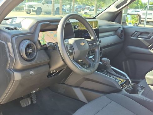 Used 2025 Chevrolet Colorado W/T RWD image 9