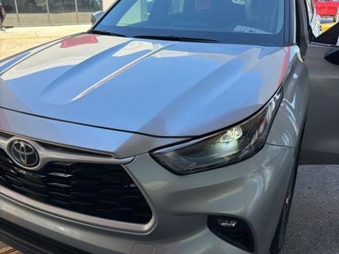 Used 2023 Toyota Highlander XLE image 1