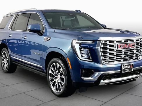 Used 2026 GMC Yukon Denali w/ Sun & Power Step Package AWD/4WD image 3