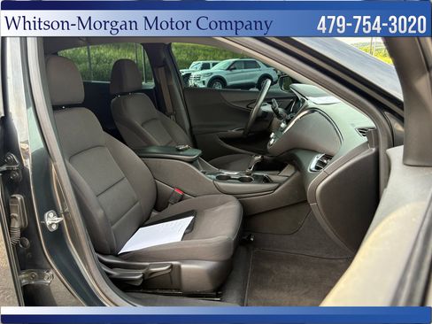 Used 2017 Chevrolet Malibu LT FWD image 29
