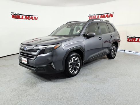 Used 2025 Subaru Forester Premium w/ Convenience Package #1 AWD/4WD image 3