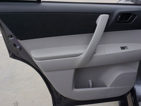 Used 2011 Toyota Highlander 2WD image 28