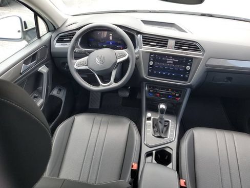 Certified 2023 Volkswagen Tiguan SE FWD image 7