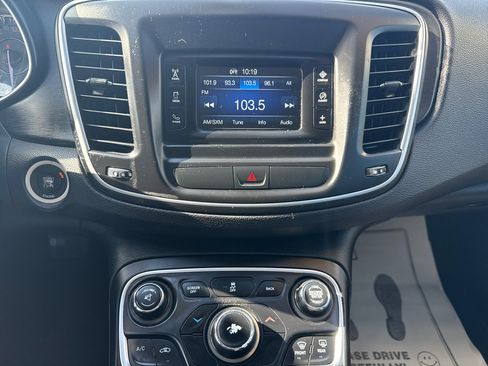 Used 2015 Chrysler 200 Limited w/ Convenience Group image 20