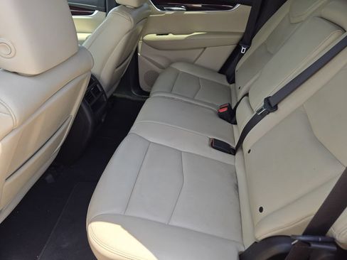 Used 2017 Cadillac XT5 Luxury w/ Driver Awareness Package FWD image 21