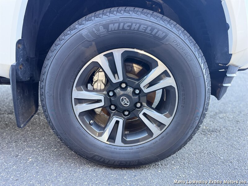 Used 2016 Toyota Tacoma TRD Sport AWD/4WD image 17