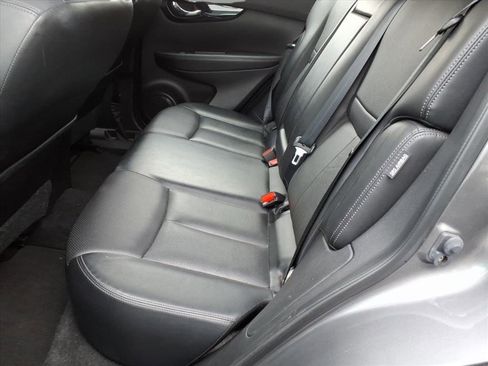 Used 2022 Nissan Rogue Sport SL w/ Premium Package image 8