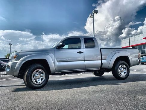 Used 2009 Toyota Tacoma PreRunner w/ SR5 Pkg #2 RWD image 5