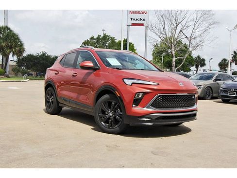 Used 2024 Buick Encore GX Sport Touring FWD image 1