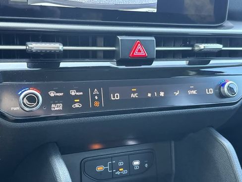 Used 2026 Kia Sportage EX FWD image 24