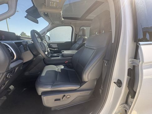 Used 2025 Ford Expedition Active image 7