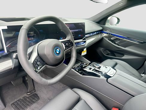 New 2026 BMW i5 eDrive40 w/ Premium Package AWD/4WD image 9