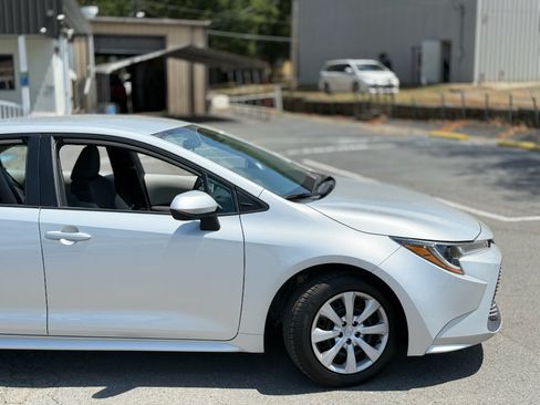 Used 2020 Toyota Corolla LE FWD image 11