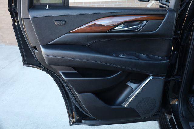 Used 2015 Cadillac Escalade Luxury AWD/4WD image 19