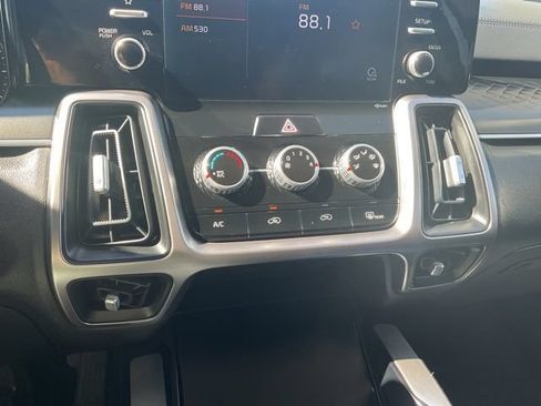 Used 2021 Kia Sorento LX FWD image 19