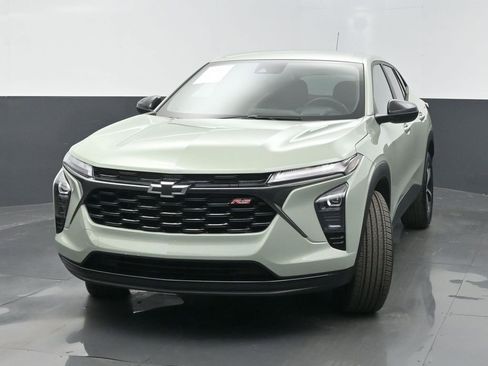 Used 2024 Chevrolet Trax RS w/ Driver Confidence Package image 3