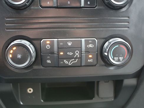 Used 2018 Ford F250 XL w/ Power Equipment Group AWD/4WD image 19