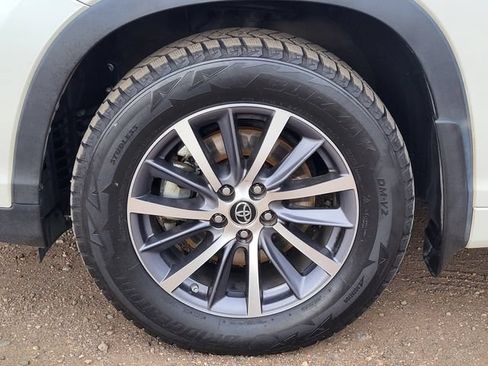 Used 2017 Toyota Highlander XLE AWD/4WD image 10