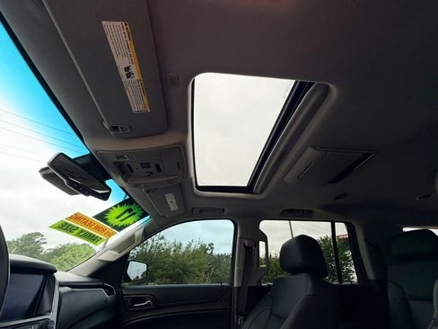 Used 2017 Chevrolet Suburban Premier AWD/4WD image 16