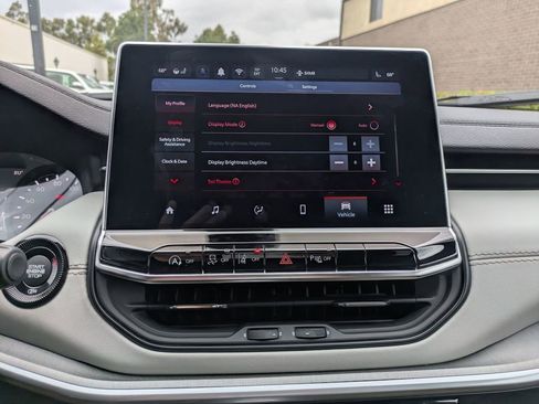 Used 2025 Jeep Compass Limited image 22