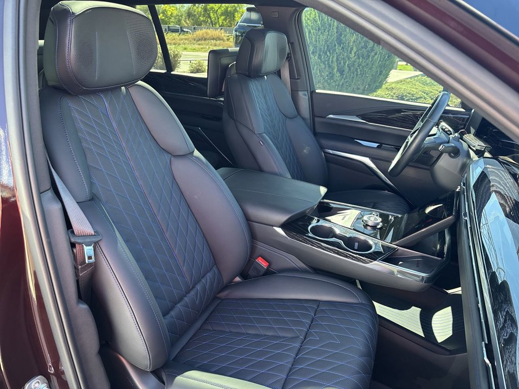 Used 2026 Cadillac Escalade IQ Sport 1 w/ LPO, Floor Liner Package AWD/4WD image 33