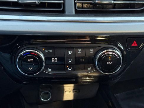 Used 2025 Chevrolet Trax LT w/ LT Convenience Package image 23