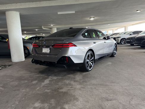 Used 2026 BMW 550e xDrive AWD/4WD image 5