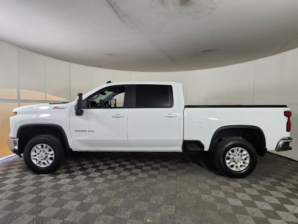 Used 2024 Chevrolet Silverado 3500 LT w/ Convenience Package AWD/4WD image 4