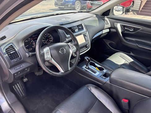 Used 2016 Nissan Altima 2.5 SL w/ 2.5 Technology w/LED Package FWD image 12
