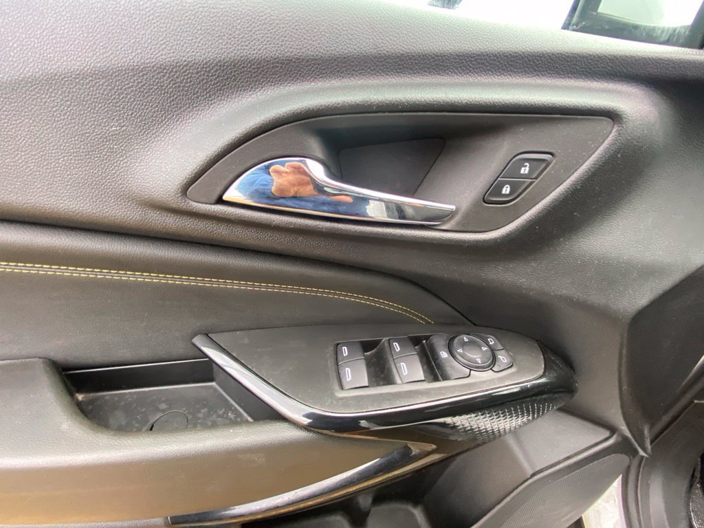 Used 2025 Chevrolet Trax LT FWD image 12