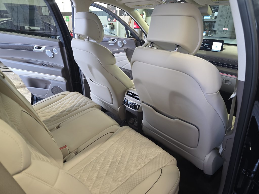 Used 2024 Genesis GV80 3.5T w/ Prestige Package AWD/4WD image 12