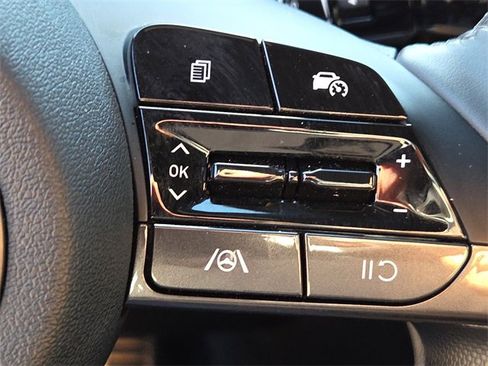 Certified 2025 Hyundai Elantra Sport image 24