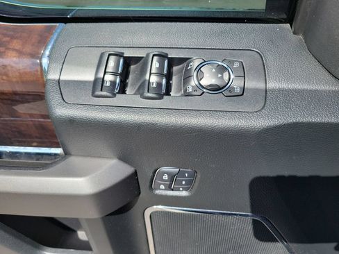 Used 2016 Ford F150 Platinum w/ Equipment Group 701A Luxury AWD/4WD image 28