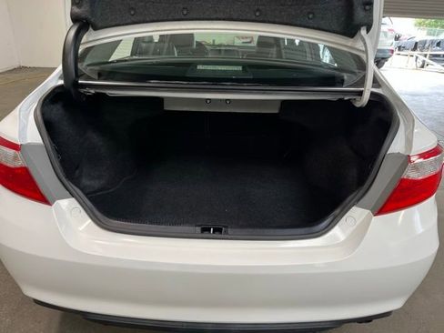Used 2015 Toyota Camry SE FWD image 16