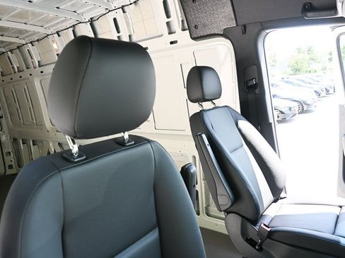 Used 2025 Mercedes-Benz Sprinter 2500 image 19