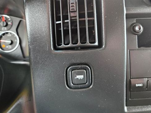 Used 2011 GMC Savana 3500 LS image 19