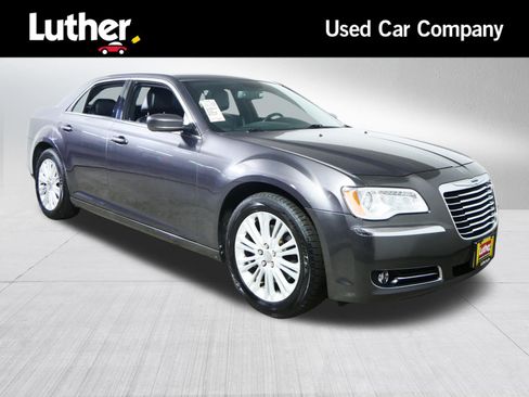 Used 2014 Chrysler 300 AWD w/ Driver Convenience Group image 1